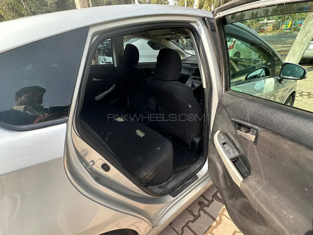 Toyota Prius 2013 for Sale in Peshawar Toyota Prius 2013 for Sale in Peshawar Image-5