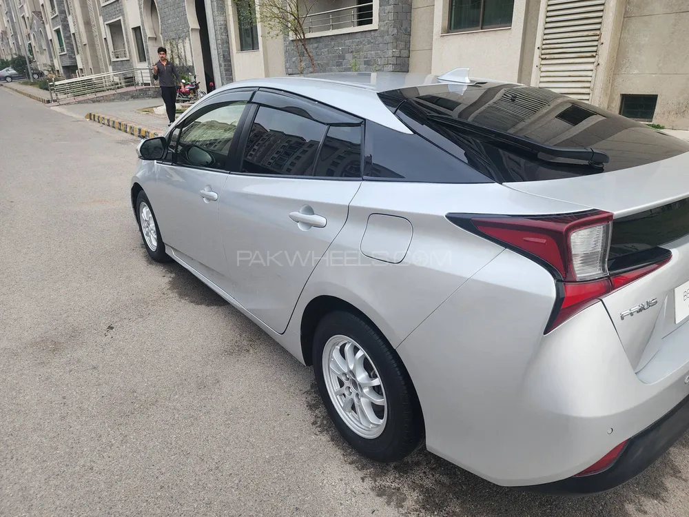 Toyota Prius 2020 for Sale in Islamabad Image-1