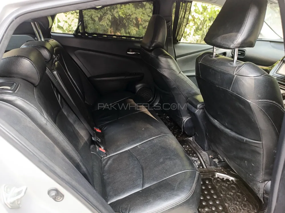 Toyota Prius 2016 for Sale in Lahore Toyota Prius 2016 for Sale in Lahore Image-6