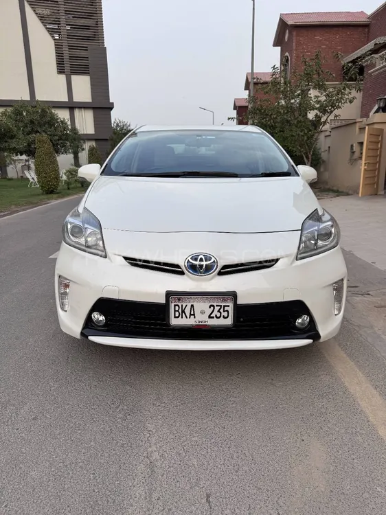 Toyota Prius 2017 for Sale in Multan Toyota Prius 2017 for Sale in Multan Image-2