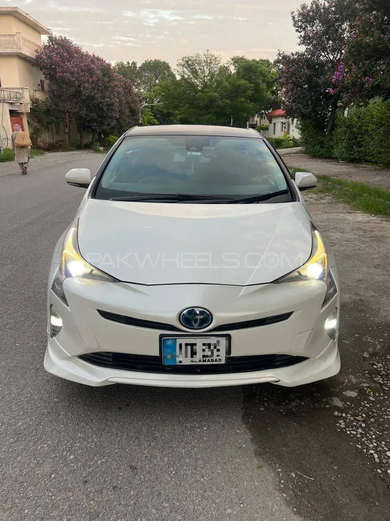 Toyota Prius 2017 for Sale in Islamabad Image-1