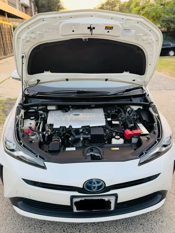 Toyota Prius 2020 for Sale in Peshawar Toyota Prius 2020 for Sale in Peshawar Image-9