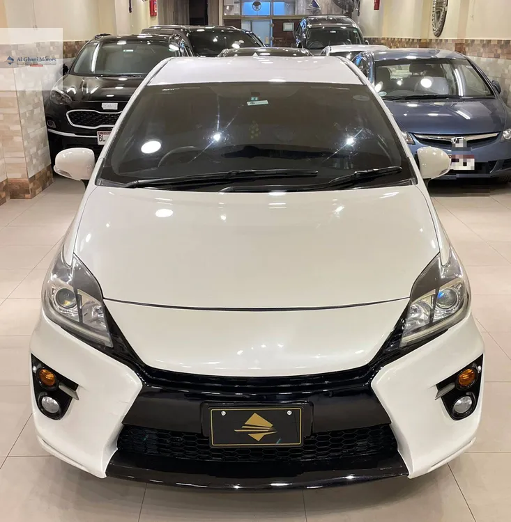 Toyota Prius 2013 for Sale in Karachi Toyota Prius 2013 for Sale in Karachi Image-9
