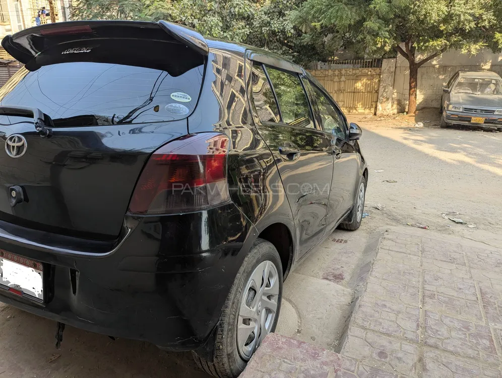 Toyota Vitz 2010 for Sale in Karachi Image-1