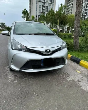 Toyota Vitz F 1.0 2013