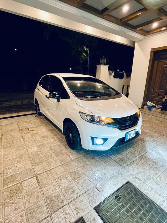 Honda Fit 2015 for Sale in Islamabad Honda Fit 2015 for Sale in Islamabad Image-1