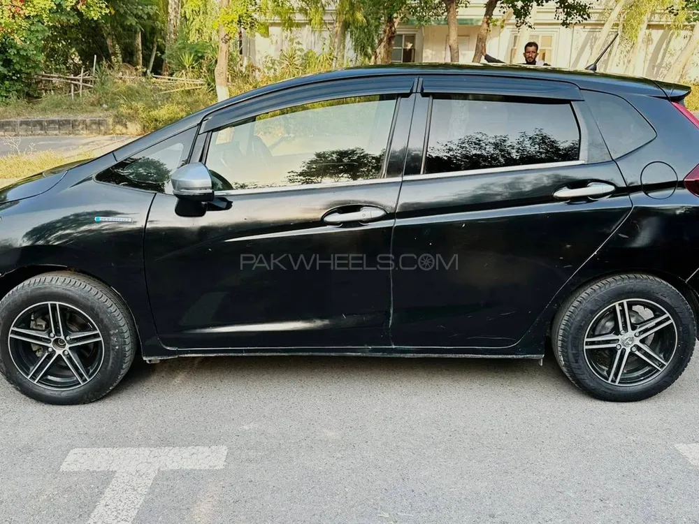 Honda Fit 2015 for Sale in Islamabad Honda Fit 2015 for Sale in Islamabad Image-2