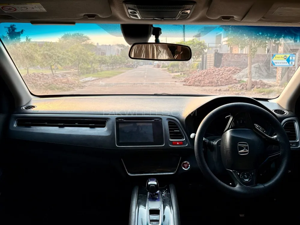 Honda Vezel 2014 for Sale in Multan Honda Vezel 2014 for Sale in Multan Image-11