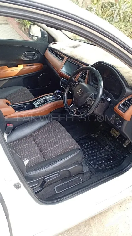 Honda Vezel 2016 for Sale in Karachi Honda Vezel 2016 for Sale in Karachi Image-9