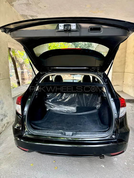Honda Vezel 2016 for Sale in Lahore Honda Vezel 2016 for Sale in Lahore Image-9