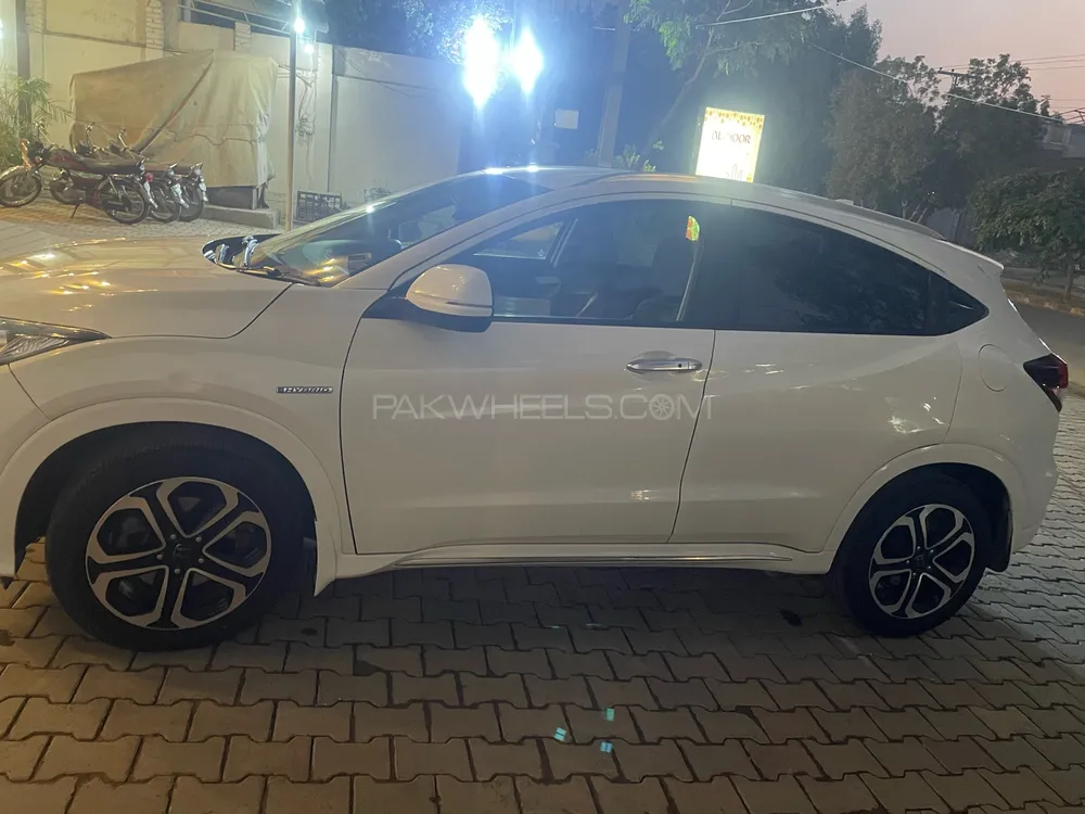 Honda Vezel 2017 for Sale in Multan Honda Vezel 2017 for Sale in Multan Image-4