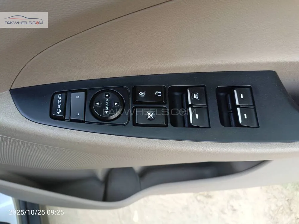 Hyundai Tucson 2023 for Sale in Multan Hyundai Tucson 2023 for Sale in Multan Image-12
