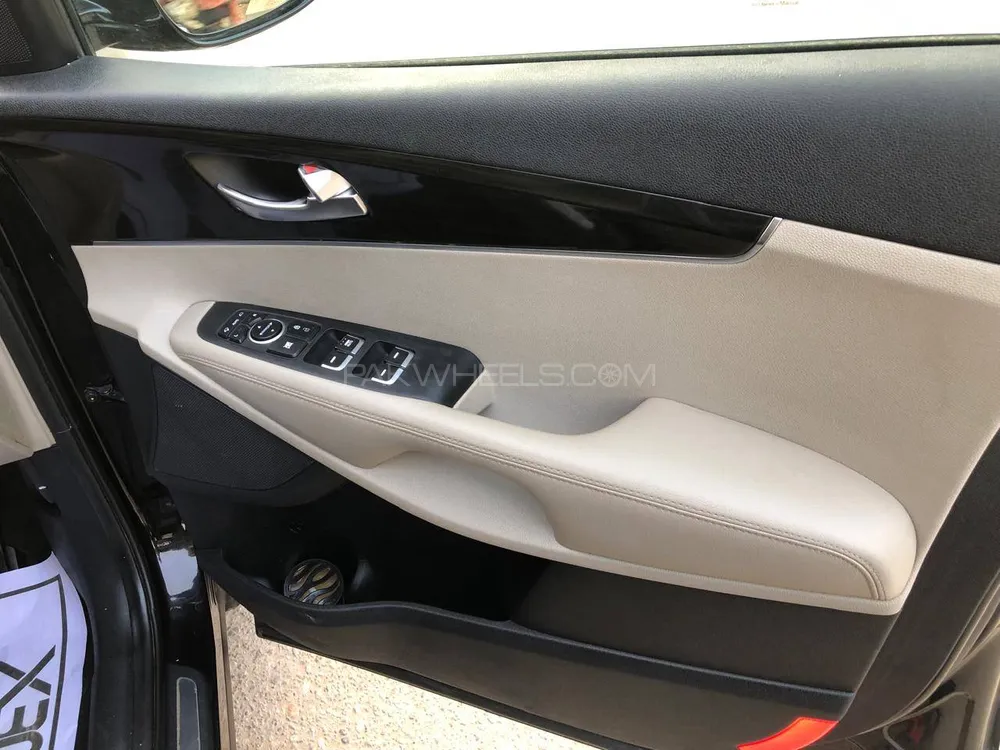 KIA Sorento 2023 for Sale in Karachi KIA Sorento 2023 for Sale in Karachi Image-4