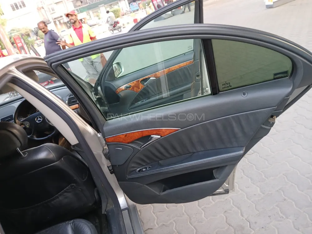 Mercedes Benz E Class 2004 for Sale in Faisalabad Mercedes Benz E Class 2004 for Sale in Faisalabad Image-8