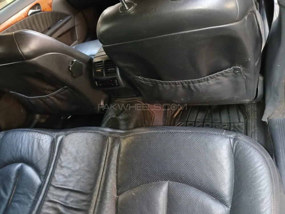 Mercedes Benz E Class 2004 for Sale in Faisalabad Mercedes Benz E Class 2004 for Sale in Faisalabad Image-10