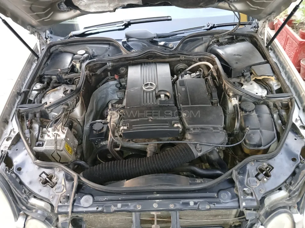 Mercedes Benz E Class 2004 for Sale in Faisalabad Mercedes Benz E Class 2004 for Sale in Faisalabad Image-3