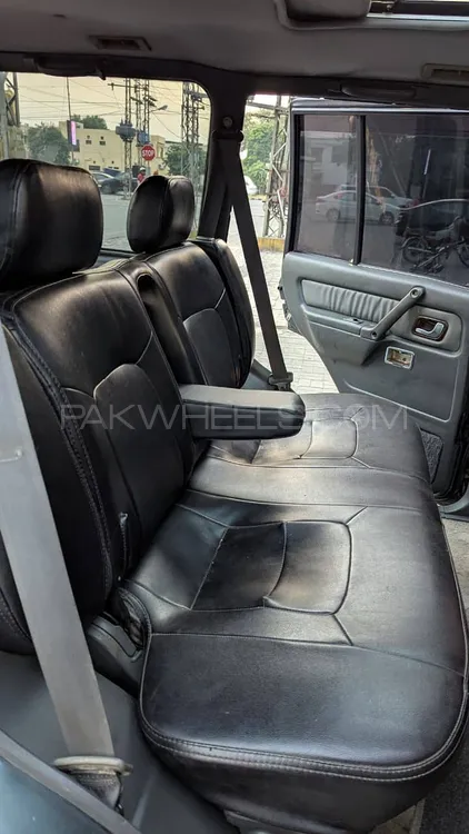 Mitsubishi Pajero 1995 for Sale in Lahore Mitsubishi Pajero 1995 for Sale in Lahore Image-7