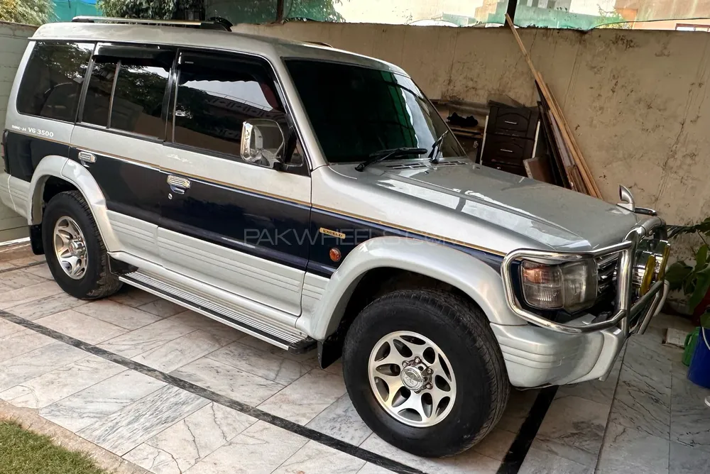 مٹسوبیشی پجیرو 1993 for Sale in اسلام آباد مٹسوبیشی پجیرو 1993 for Sale in اسلام آباد Image-2