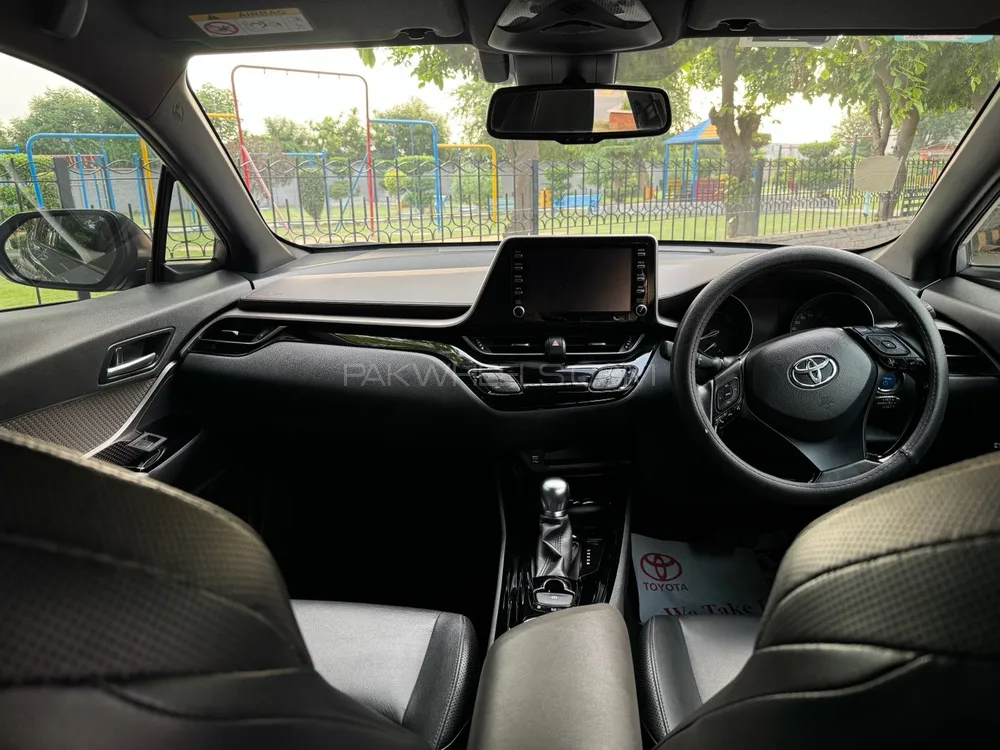 Toyota C-HR 2020 for Sale in Lahore Toyota C-HR 2020 for Sale in Lahore Image-6