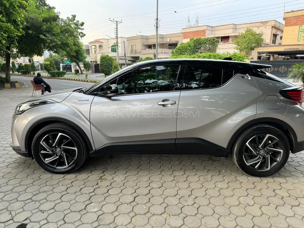 Toyota C-HR 2020 for Sale in Lahore Toyota C-HR 2020 for Sale in Lahore Image-4