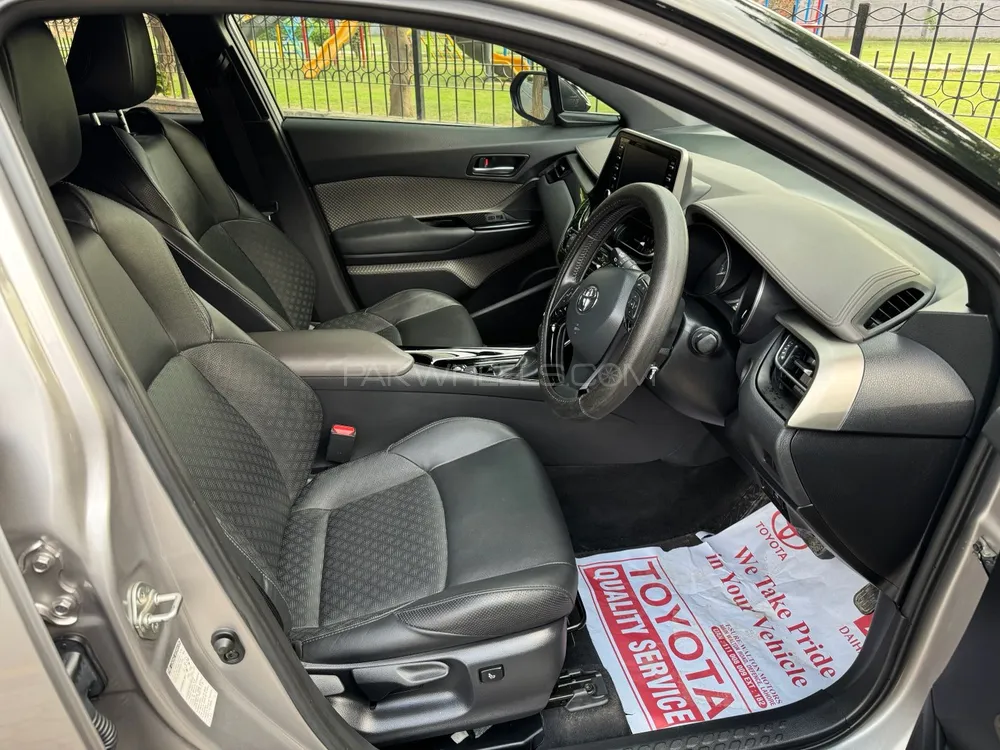 Toyota C-HR 2020 for Sale in Lahore Toyota C-HR 2020 for Sale in Lahore Image-7