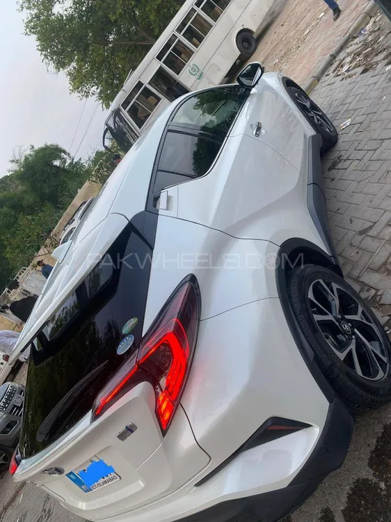 Toyota C-HR 2017 for Sale in Islamabad Toyota C-HR 2017 for Sale in Islamabad Image-3