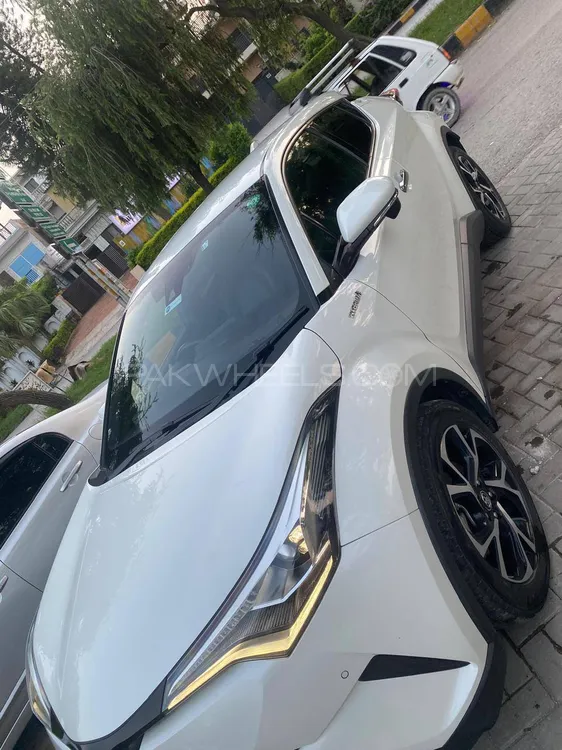 Toyota C-HR 2017 for Sale in Islamabad Toyota C-HR 2017 for Sale in Islamabad Image-1