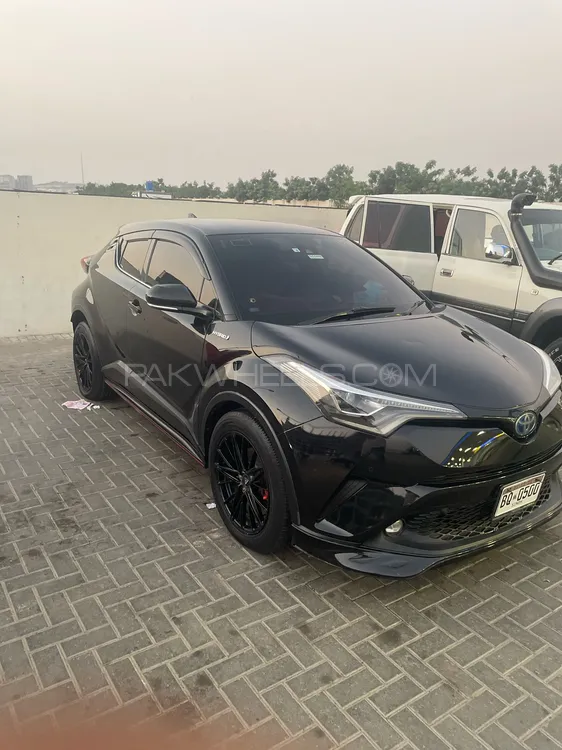 Toyota C-HR 2018 for Sale in Karachi Toyota C-HR 2018 for Sale in Karachi Image-8