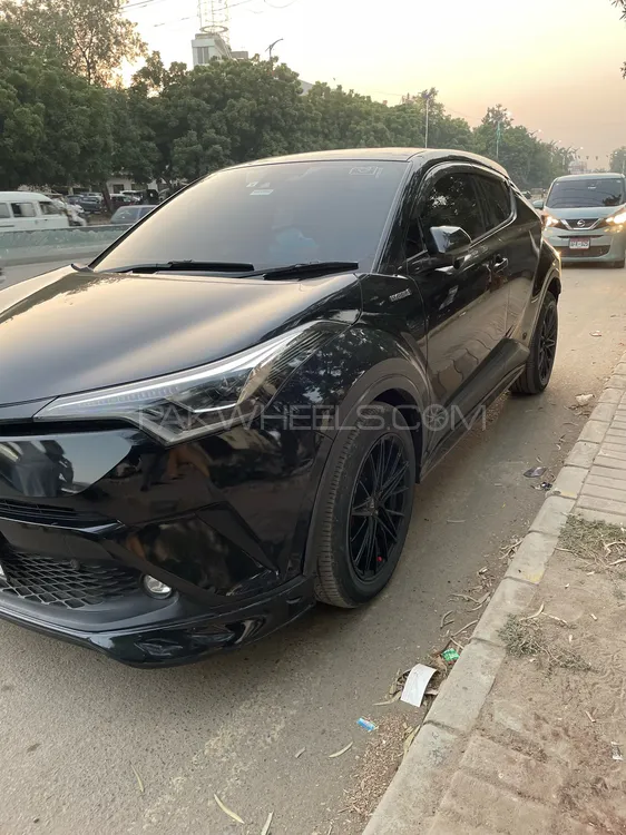 Toyota C-HR 2018 for Sale in Karachi Toyota C-HR 2018 for Sale in Karachi Image-2