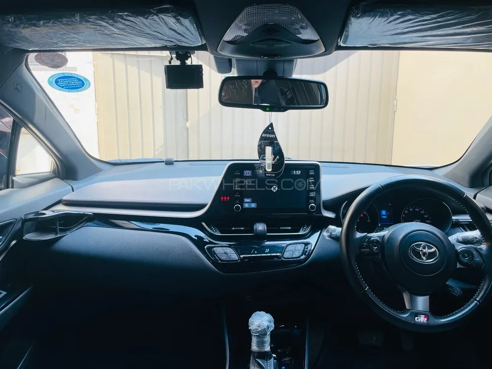 Toyota C-HR 2020 for Sale in Peshawar Toyota C-HR 2020 for Sale in Peshawar Image-7