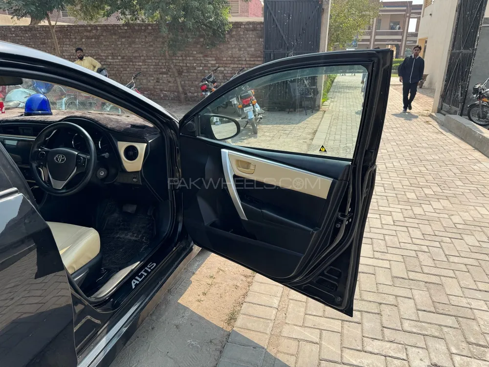 Toyota Corolla 2019 for Sale in Multan Toyota Corolla 2019 for Sale in Multan Image-12