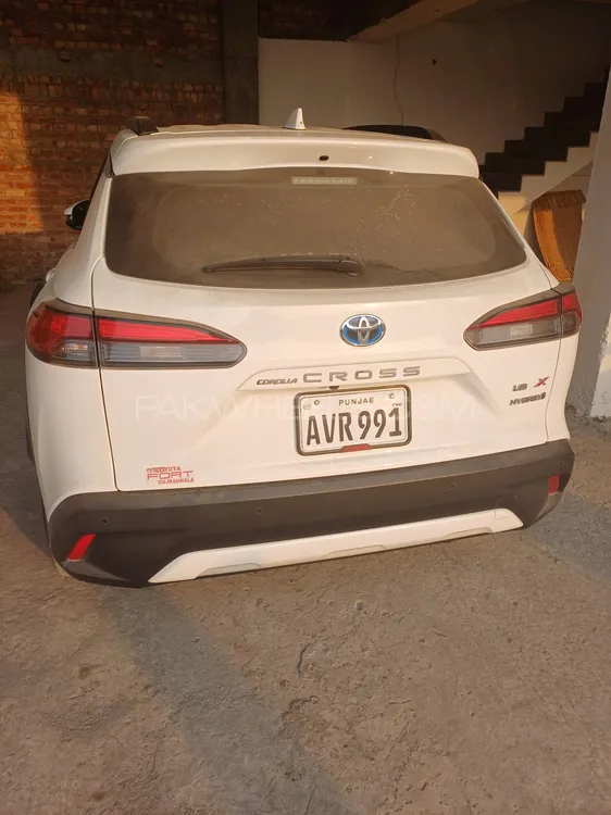 Toyota Corolla Cross 2025 for Sale in Lahore Toyota Corolla Cross 2025 for Sale in Lahore Image-4