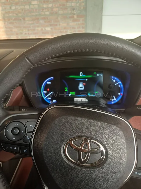 Toyota Corolla Cross 2025 for Sale in Lahore Toyota Corolla Cross 2025 for Sale in Lahore Image-7