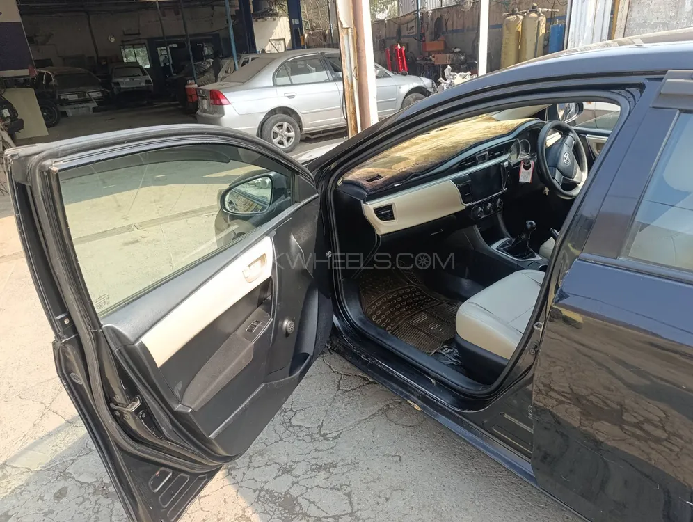 Toyota Corolla 2015 for Sale in Lahore Toyota Corolla 2015 for Sale in Lahore Image-12