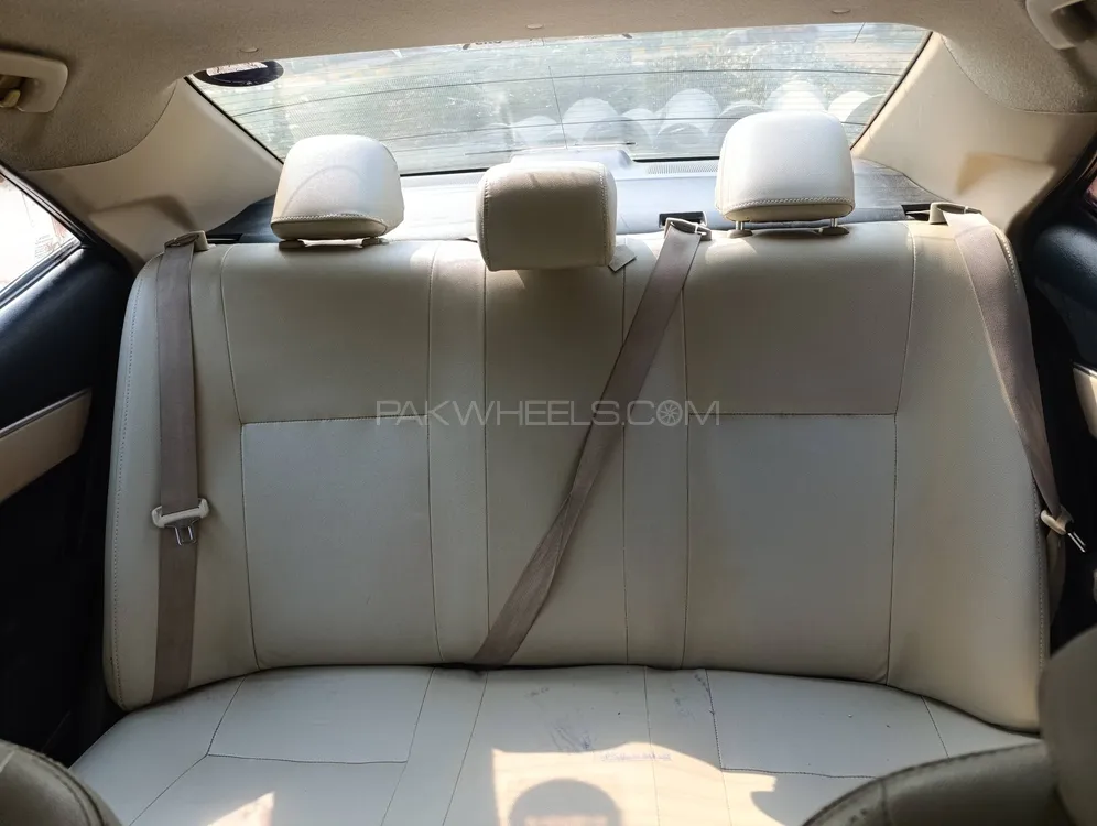 Toyota Corolla 2015 for Sale in Lahore Toyota Corolla 2015 for Sale in Lahore Image-10