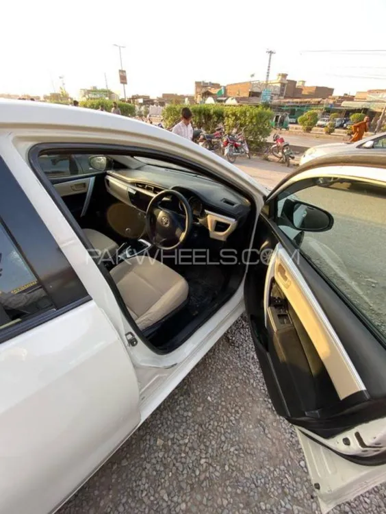 Toyota Corolla 2015 for Sale in Peshawar Toyota Corolla 2015 for Sale in Peshawar Image-9