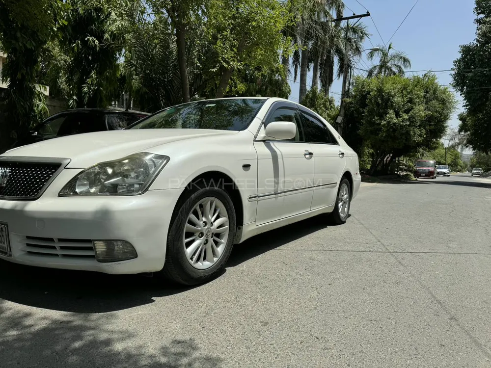 Toyota Crown 2004 for Sale in Lahore Toyota Crown 2004 for Sale in Lahore Image-3