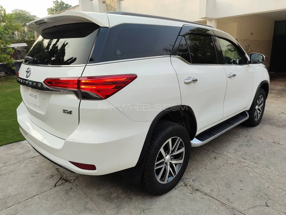 Toyota Fortuner 2018 for Sale in Lahore Toyota Fortuner 2018 for Sale in Lahore Image-5