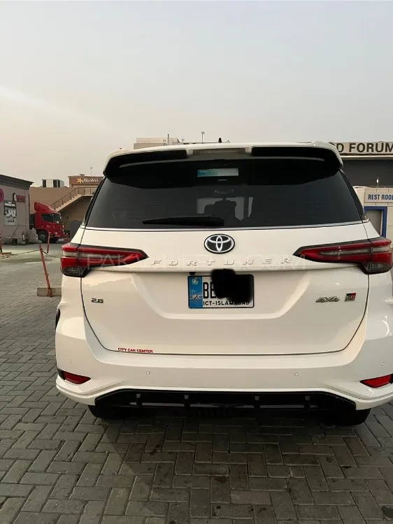 Toyota Fortuner 2024 for Sale in Peshawar Toyota Fortuner 2024 for Sale in Peshawar Image-3