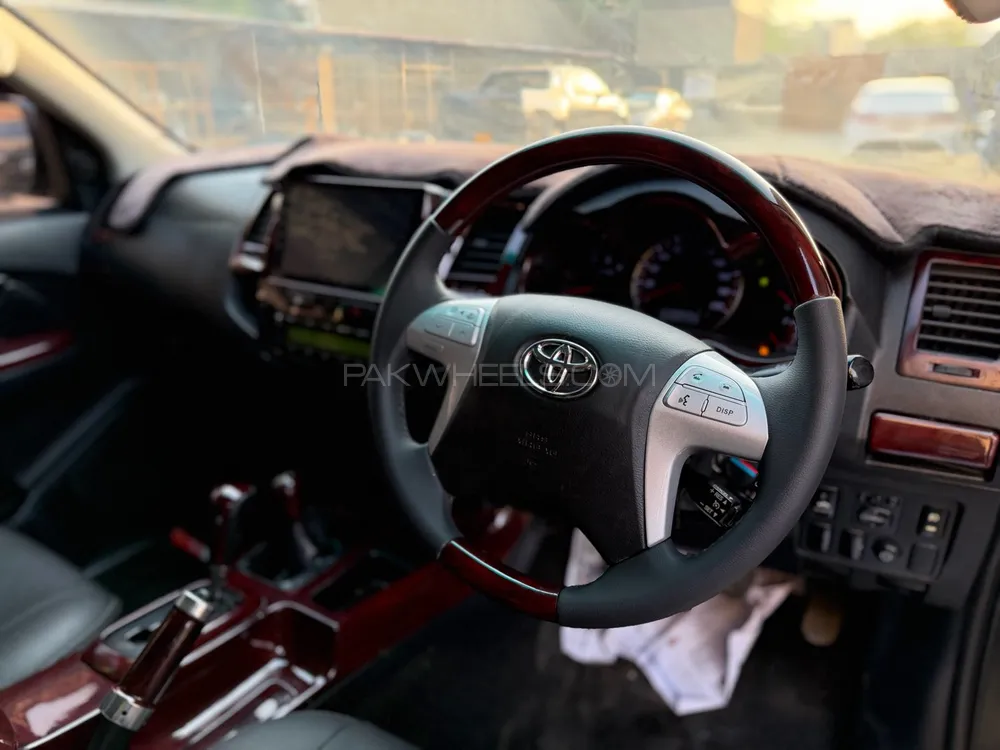 Toyota Hilux 2014 for Sale in Karachi Toyota Hilux 2014 for Sale in Karachi Image-6