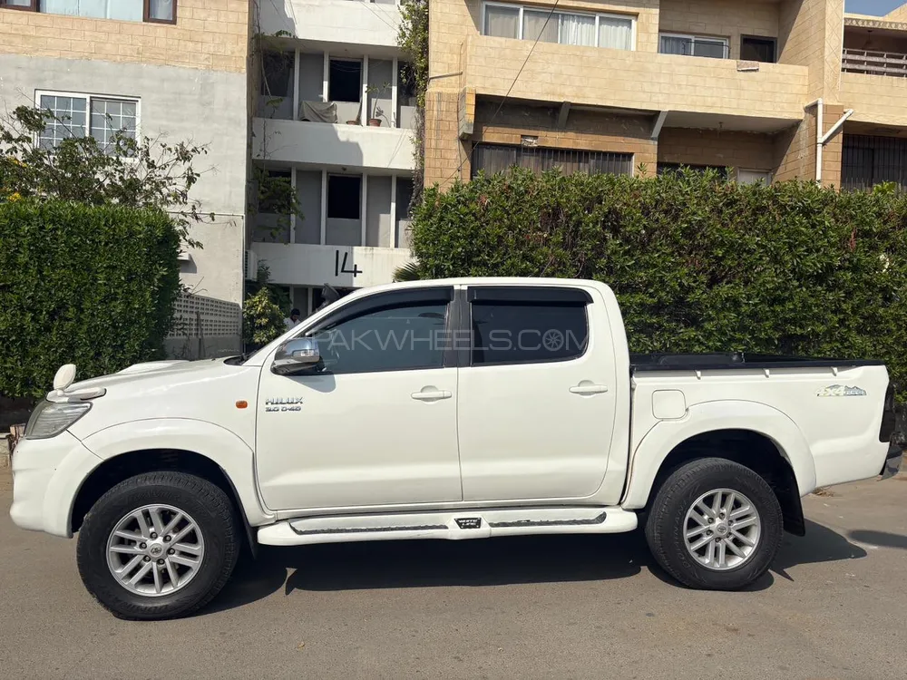 Toyota Hilux 2014 for Sale in Karachi Toyota Hilux 2014 for Sale in Karachi Image-3