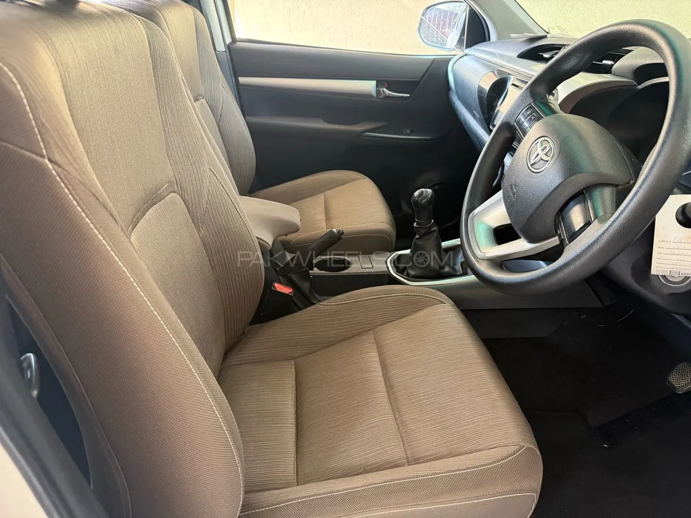 Toyota Hilux 2018 for Sale in Lahore Toyota Hilux 2018 for Sale in Lahore Image-5