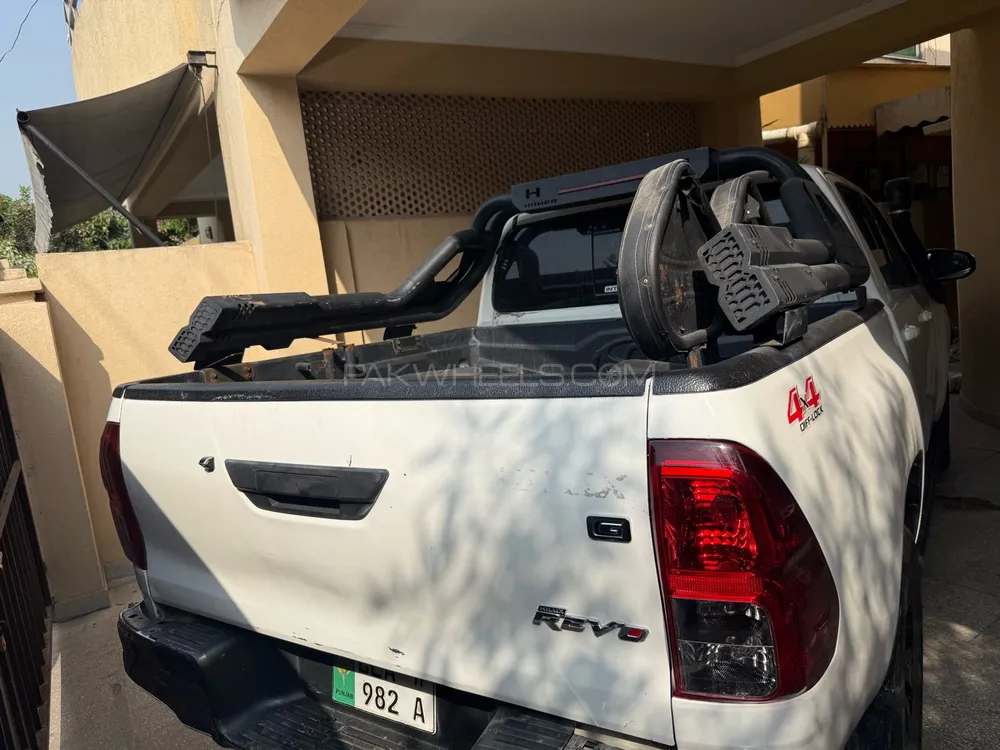 Toyota Hilux 2018 for Sale in Lahore Toyota Hilux 2018 for Sale in Lahore Image-3