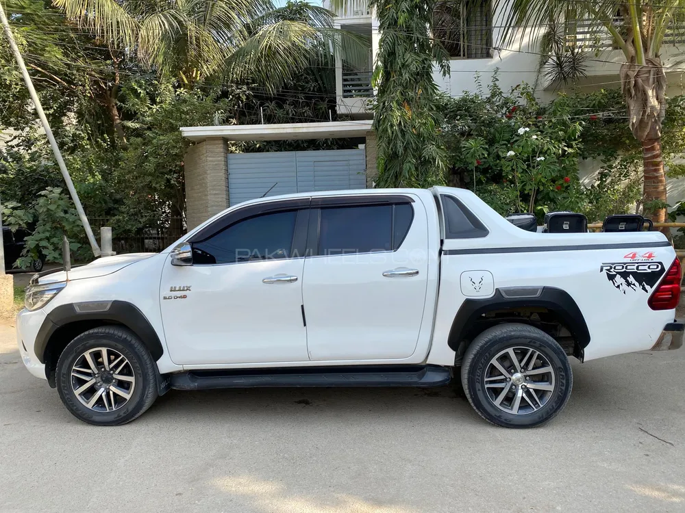 Toyota Hilux 2017 for Sale in Karachi Toyota Hilux 2017 for Sale in Karachi Image-5