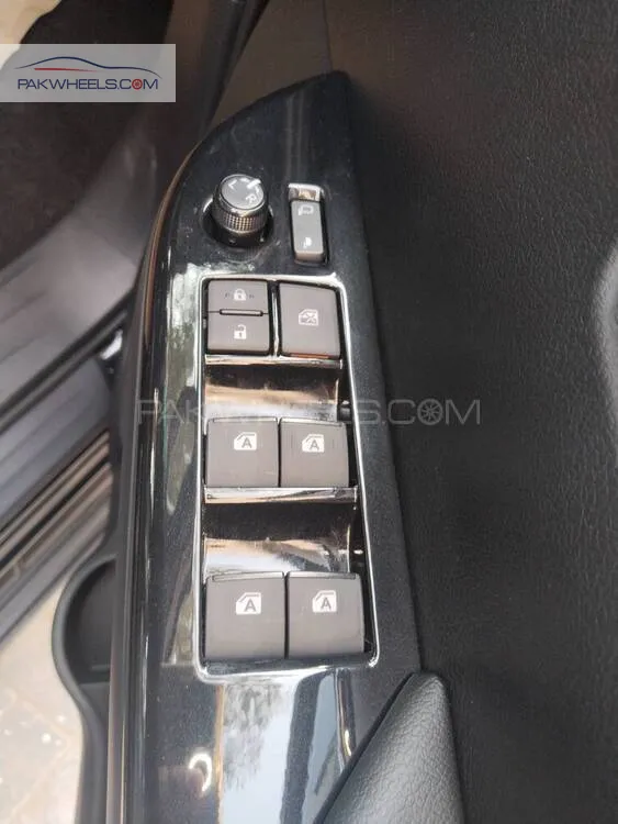 Toyota Hilux 2025 for Sale in Lahore Toyota Hilux 2025 for Sale in Lahore Image-12