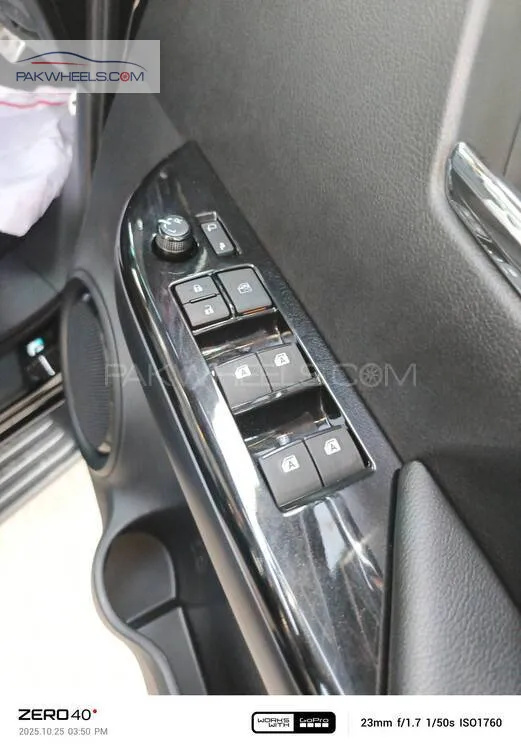Toyota Hilux 2025 for Sale in Lahore Toyota Hilux 2025 for Sale in Lahore Image-12