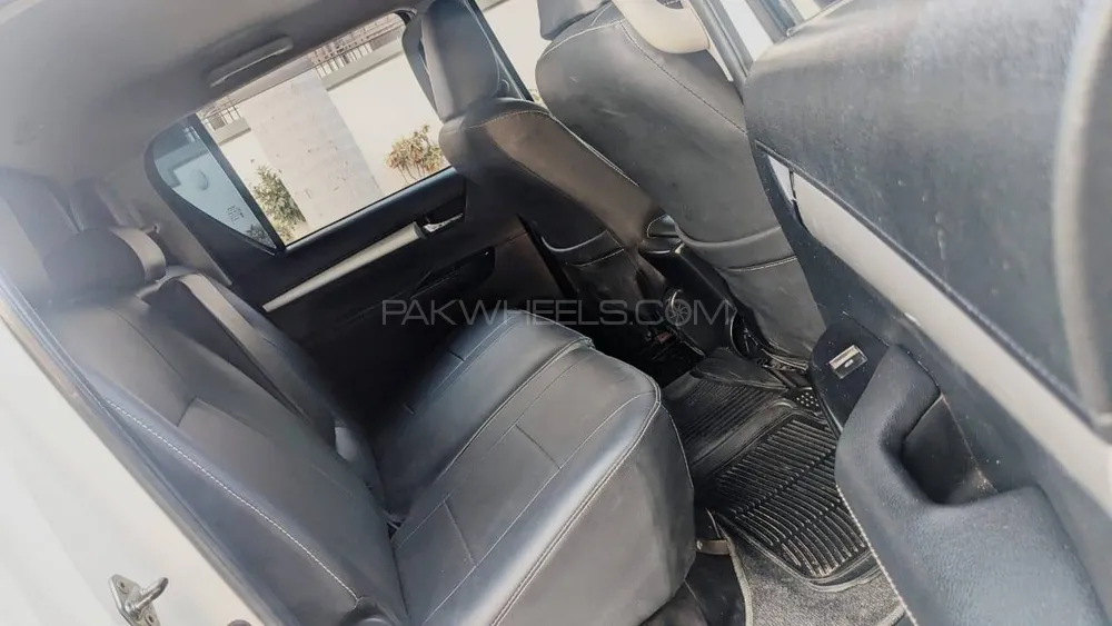 Toyota Hilux 2019 for Sale in Karachi Toyota Hilux 2019 for Sale in Karachi Image-9