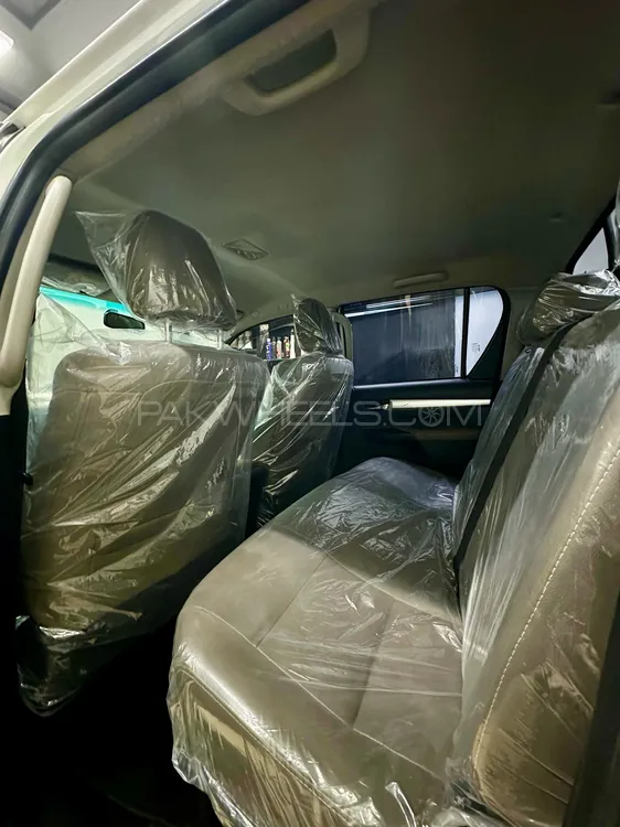 Toyota Hilux 2017 for Sale in Karachi Toyota Hilux 2017 for Sale in Karachi Image-11