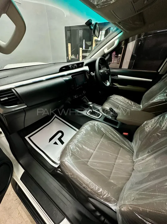 Toyota Hilux 2017 for Sale in Karachi Toyota Hilux 2017 for Sale in Karachi Image-10