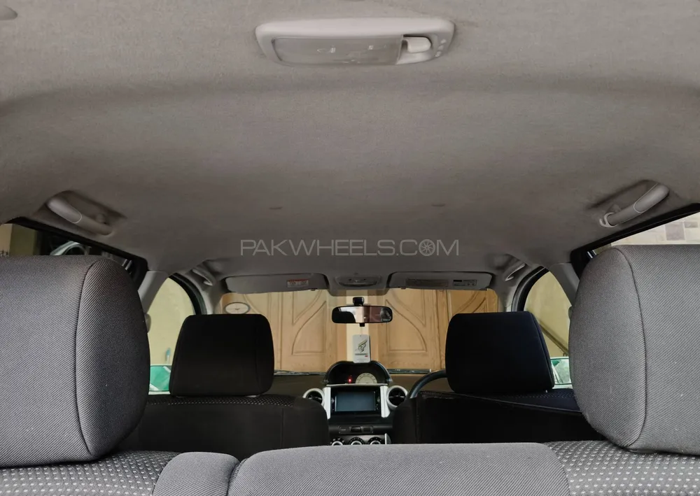 Toyota IST 2004 for Sale in Rawalpindi Toyota IST 2004 for Sale in Rawalpindi Image-8